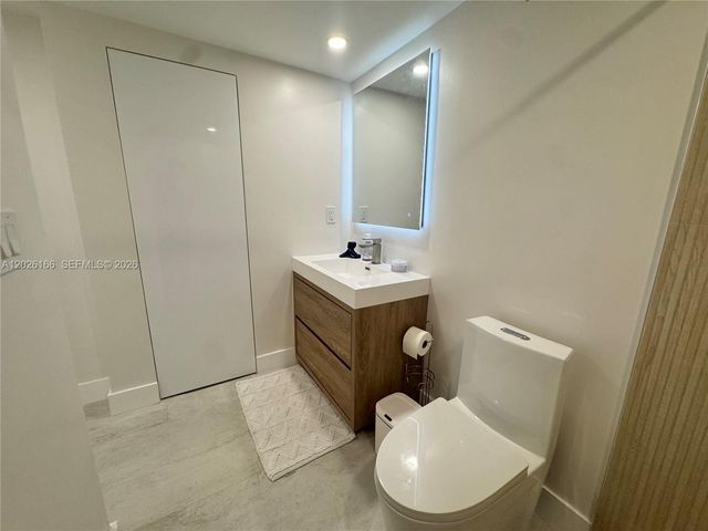 2899 Collins Ave 424, Miami Beach, FL 33140