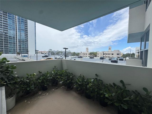 2899 Collins Ave 424, Miami Beach, FL 33140