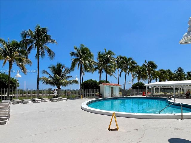 2899 Collins Ave 424, Miami Beach, FL 33140