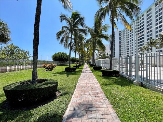 2899 Collins Ave 424, Miami Beach, FL 33140