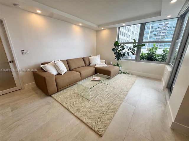 2899 Collins Ave 424, Miami Beach, FL 33140
