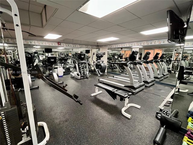 2899 Collins Ave 424, Miami Beach, FL 33140