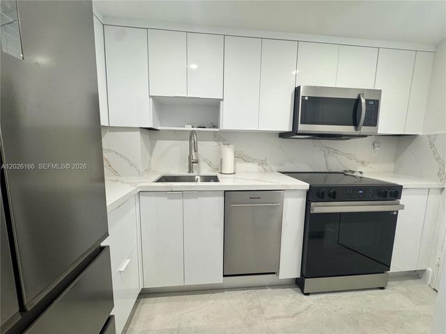 2899 Collins Ave 424, Miami Beach, FL 33140