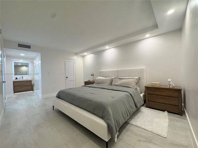 2899 Collins Ave 424, Miami Beach, FL 33140