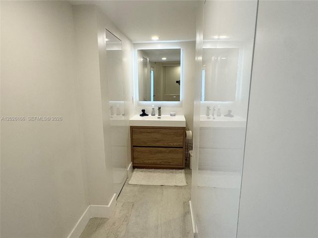 2899 Collins Ave 424, Miami Beach, FL 33140