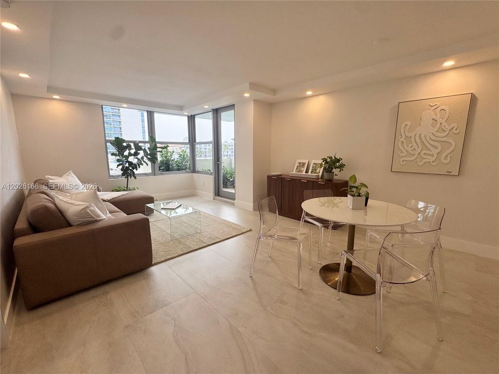 2899 Collins Ave 424, Miami Beach, FL 33140
