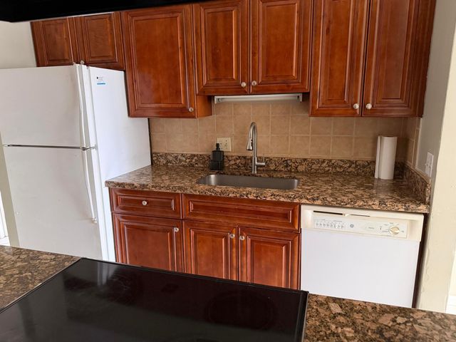 2307 N CONGRESS Avenue 17, Boynton Beach, FL 33426