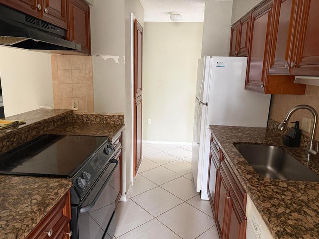 2307 N CONGRESS Avenue 17, Boynton Beach, FL 33426