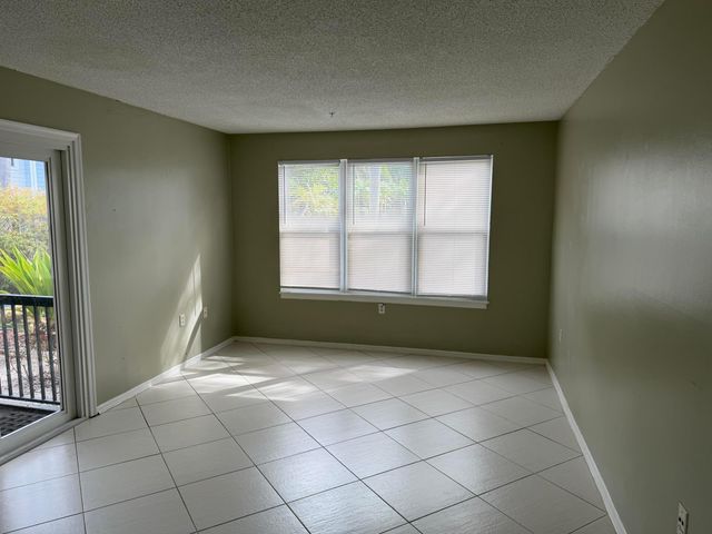 2307 N CONGRESS Avenue 17, Boynton Beach, FL 33426