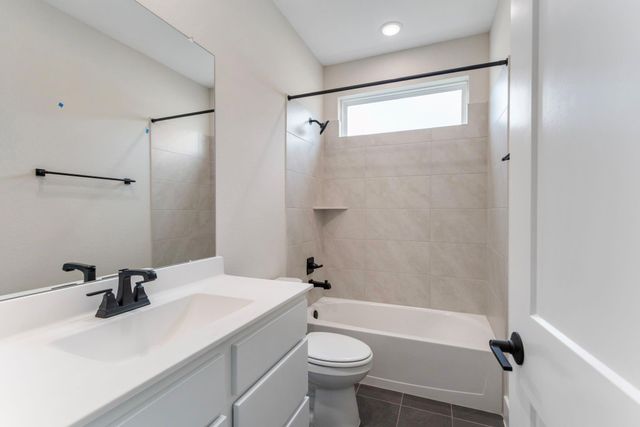 8143 Fenway Heights Dr, The Woodlands, TX 77389