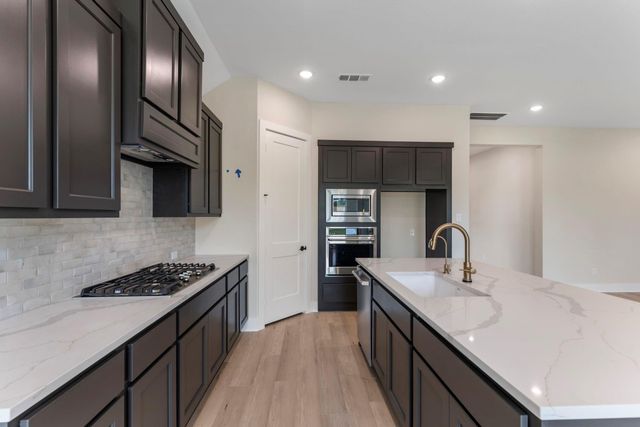 8143 Fenway Heights Dr, The Woodlands, TX 77389