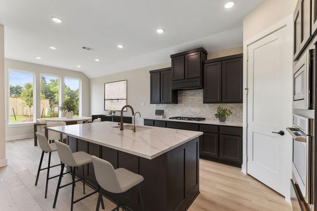 8143 Fenway Heights Dr, The Woodlands, TX 77389