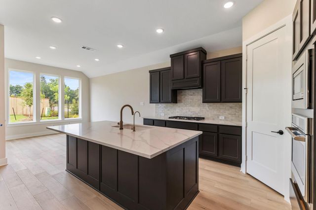 8143 Fenway Heights Dr, The Woodlands, TX 77389