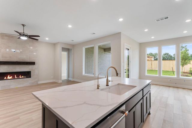 8143 Fenway Heights Dr, The Woodlands, TX 77389