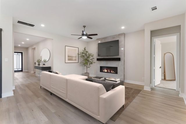 8143 Fenway Heights Dr, The Woodlands, TX 77389