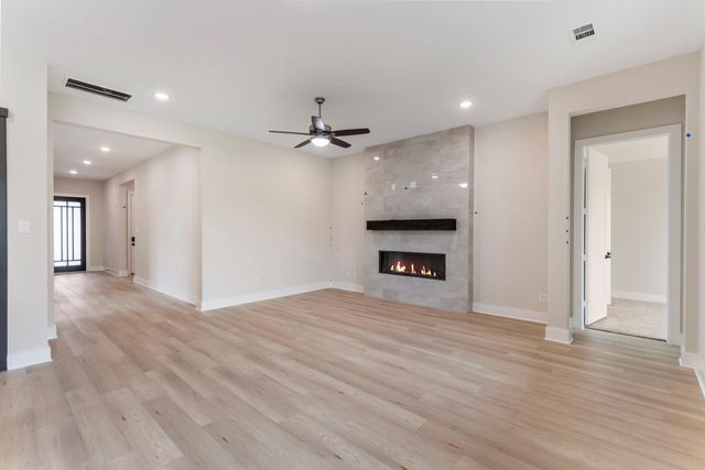 8143 Fenway Heights Dr, The Woodlands, TX 77389