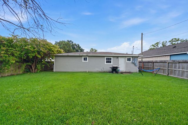1534 3rd Avenue N, Texas City, TX 77590