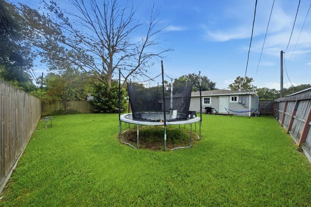 1534 3rd Avenue N, Texas City, TX 77590