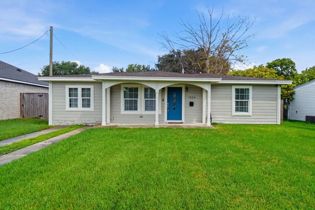 1534 3rd Avenue N, Texas City, TX 77590