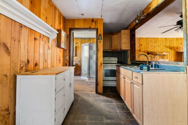 77 Hazzard Road North, Springfield, NH 03284