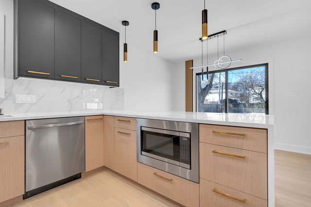 1408 N Burning Bush Lane, Mount Prospect, IL 60056