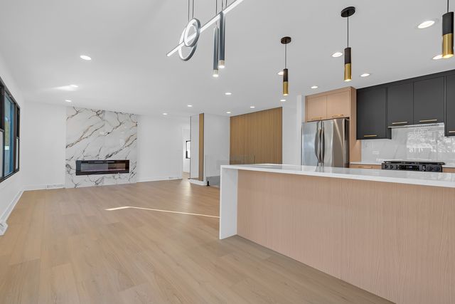 1408 N Burning Bush Lane, Mount Prospect, IL 60056