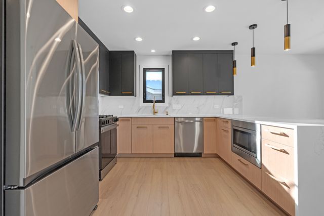 1408 N Burning Bush Lane, Mount Prospect, IL 60056