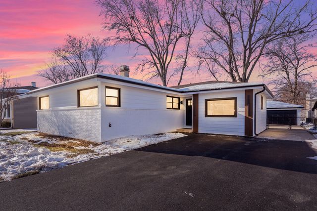 1408 N Burning Bush Lane, Mount Prospect, IL 60056