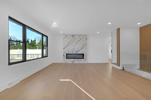 1408 N Burning Bush Lane, Mount Prospect, IL 60056