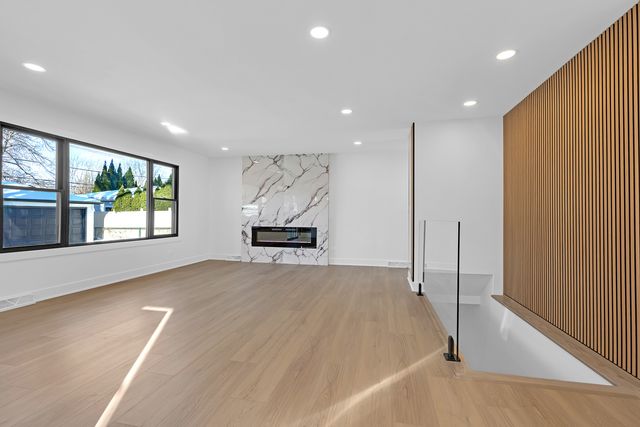 1408 N Burning Bush Lane, Mount Prospect, IL 60056