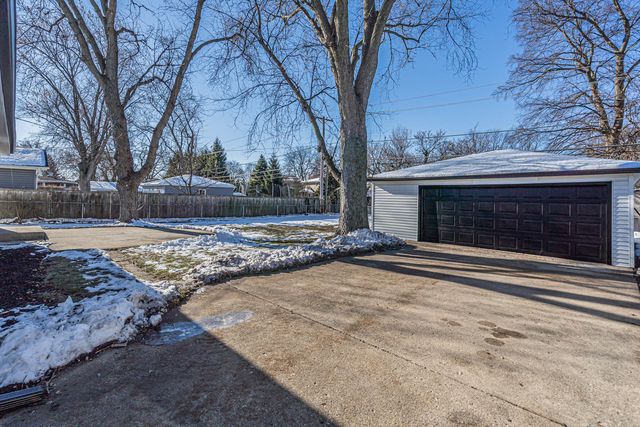 1408 N Burning Bush Lane, Mount Prospect, IL 60056