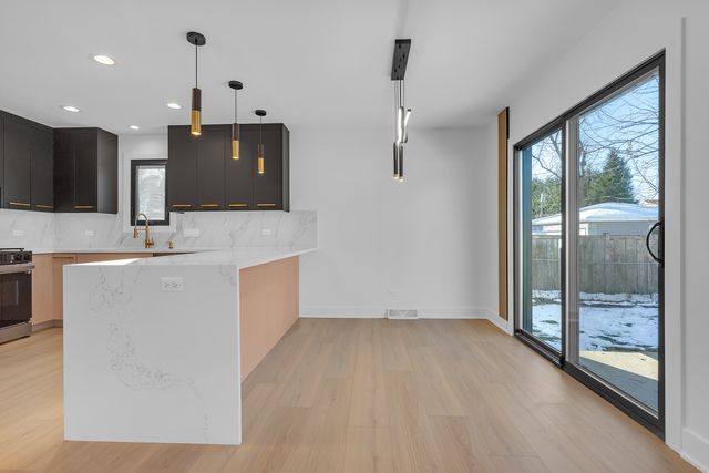 1408 N Burning Bush Lane, Mount Prospect, IL 60056