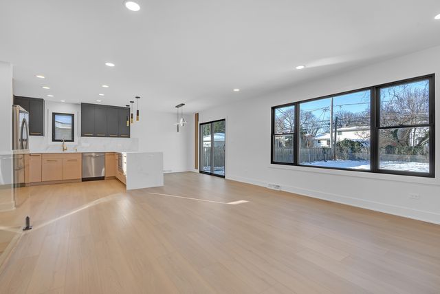 1408 N Burning Bush Lane, Mount Prospect, IL 60056