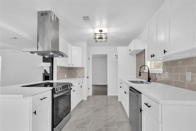 1 S Heights Street, La Marque, TX 77568