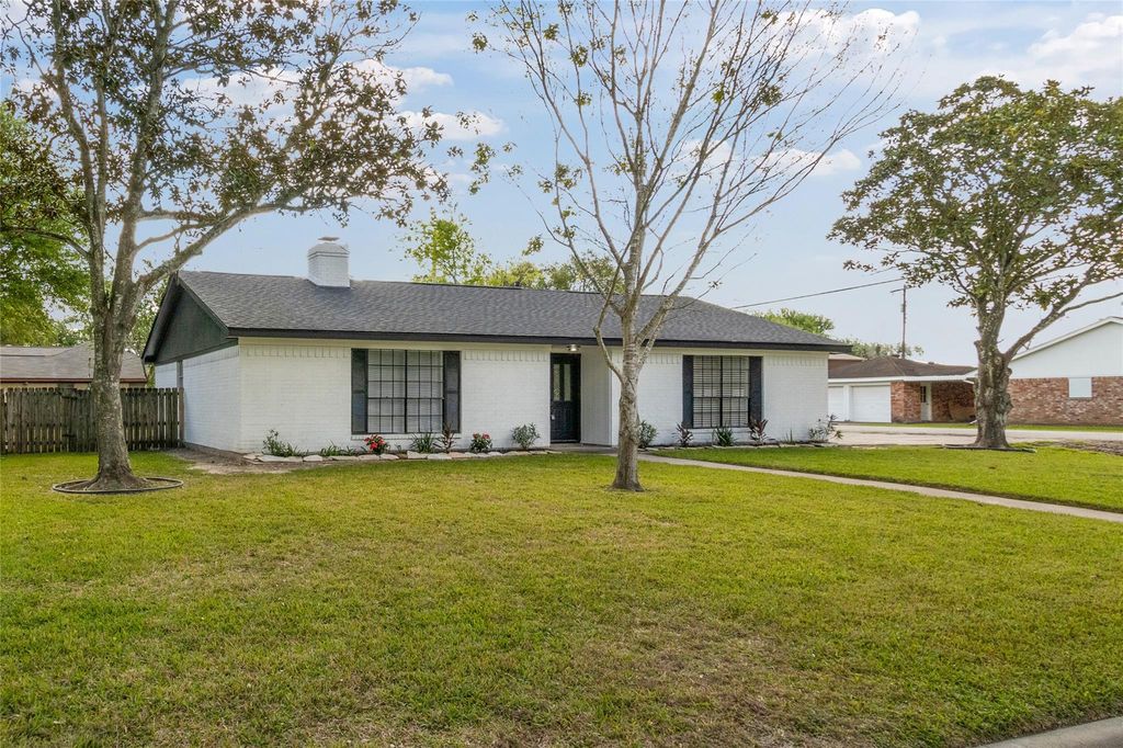 1 S Heights Street, La Marque, TX 77568
