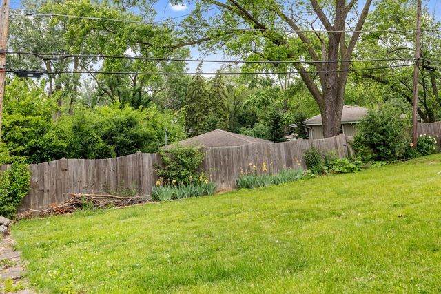493 W Avery Street, Elmhurst, IL 60126