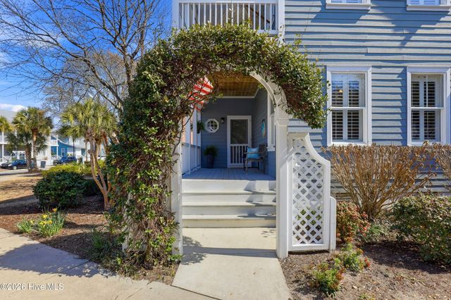 221 Silver Sloop Way, Carolina Beach, NC 28428