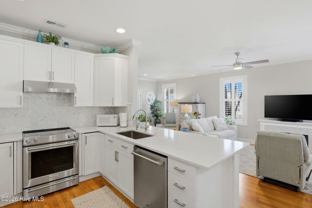 221 Silver Sloop Way, Carolina Beach, NC 28428