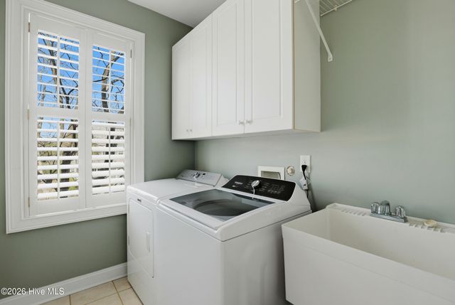 221 Silver Sloop Way, Carolina Beach, NC 28428