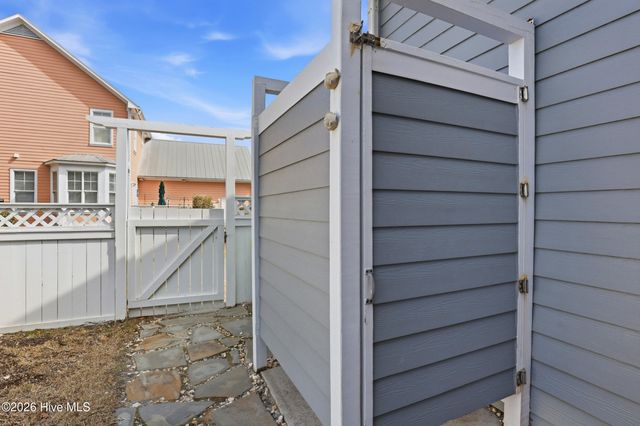 221 Silver Sloop Way, Carolina Beach, NC 28428