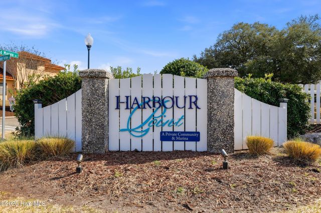 221 Silver Sloop Way, Carolina Beach, NC 28428