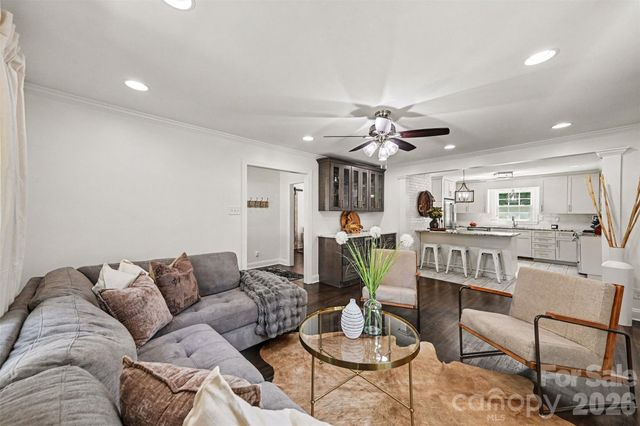 4323 Emory Lane, Charlotte, NC 28211