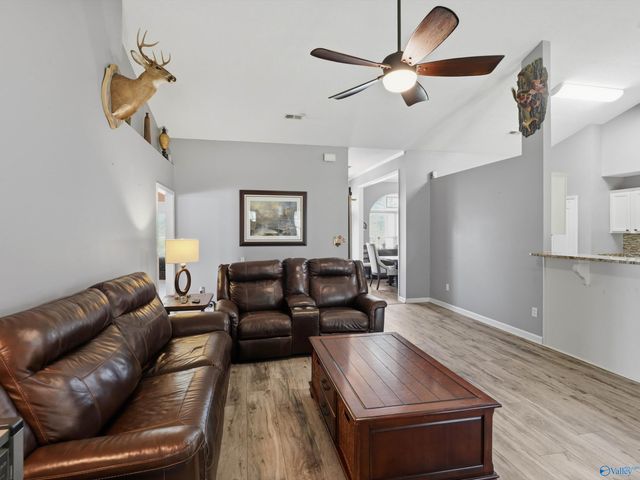 7022 Lynnfield Drive, Owens Cross Roads, AL 35763