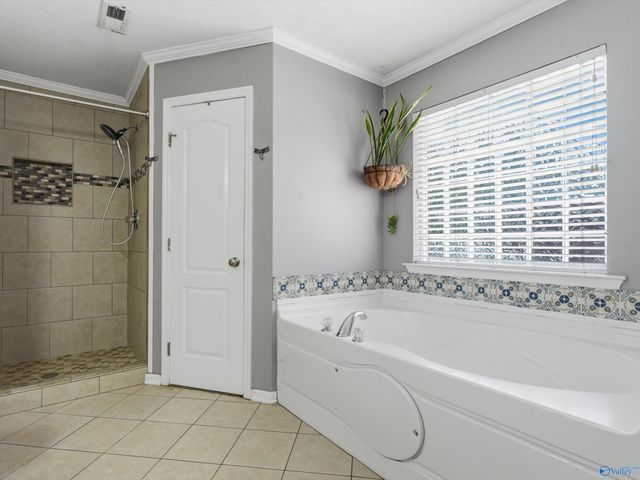 7022 Lynnfield Drive, Owens Cross Roads, AL 35763