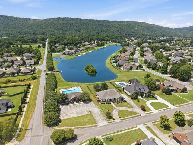 7022 Lynnfield Drive, Owens Cross Roads, AL 35763