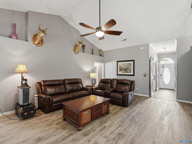 7022 Lynnfield Drive, Owens Cross Roads, AL 35763