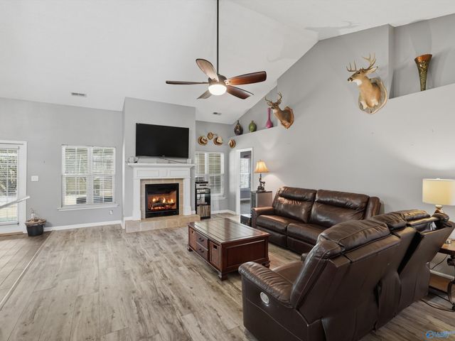 7022 Lynnfield Drive, Owens Cross Roads, AL 35763