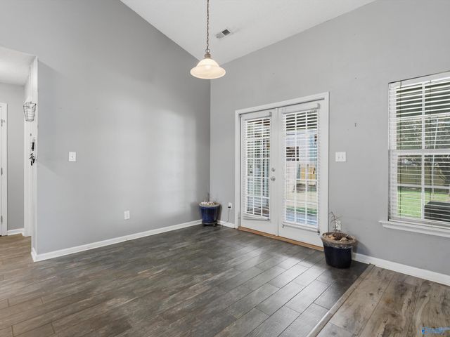 7022 Lynnfield Drive, Owens Cross Roads, AL 35763