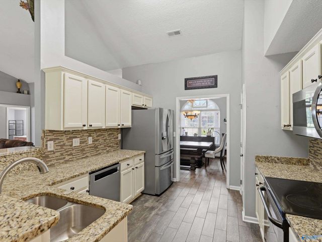 7022 Lynnfield Drive, Owens Cross Roads, AL 35763