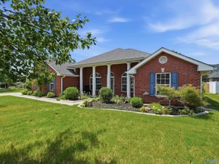 7022 Lynnfield Drive, Owens Cross Roads, AL 35763